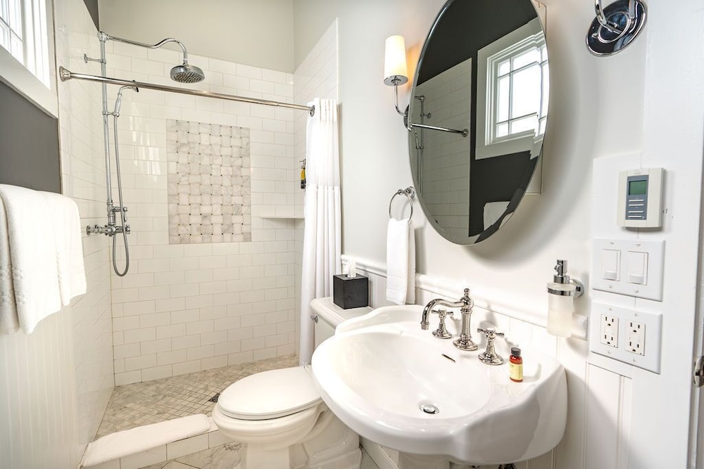 Brannan Cottage Inn 24/56