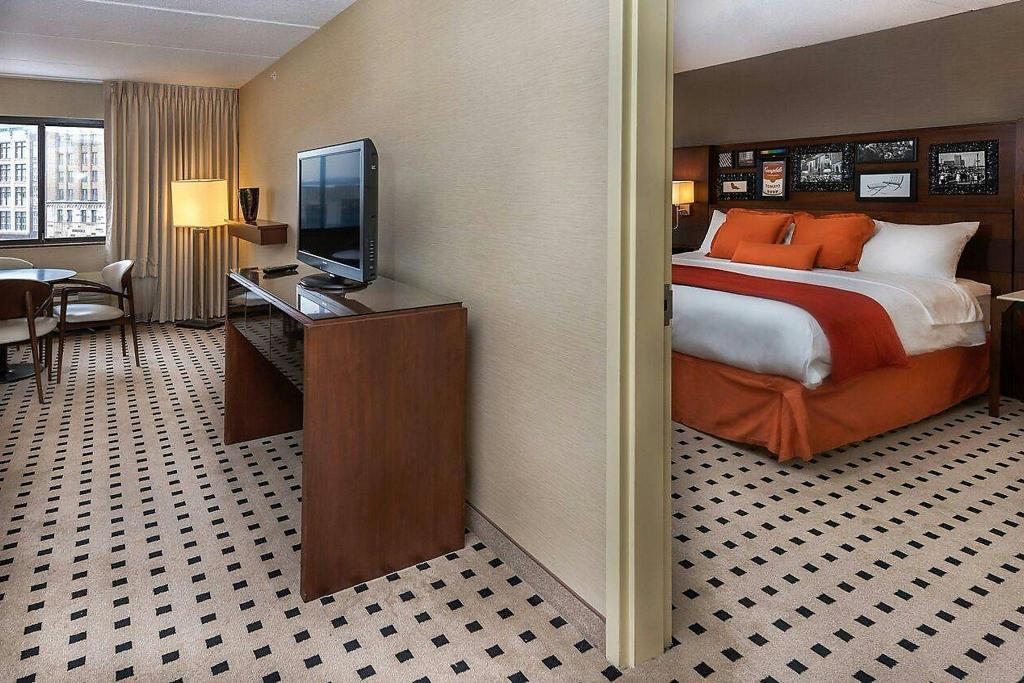 1 Bedroom, Suite, King Bed, Sofa