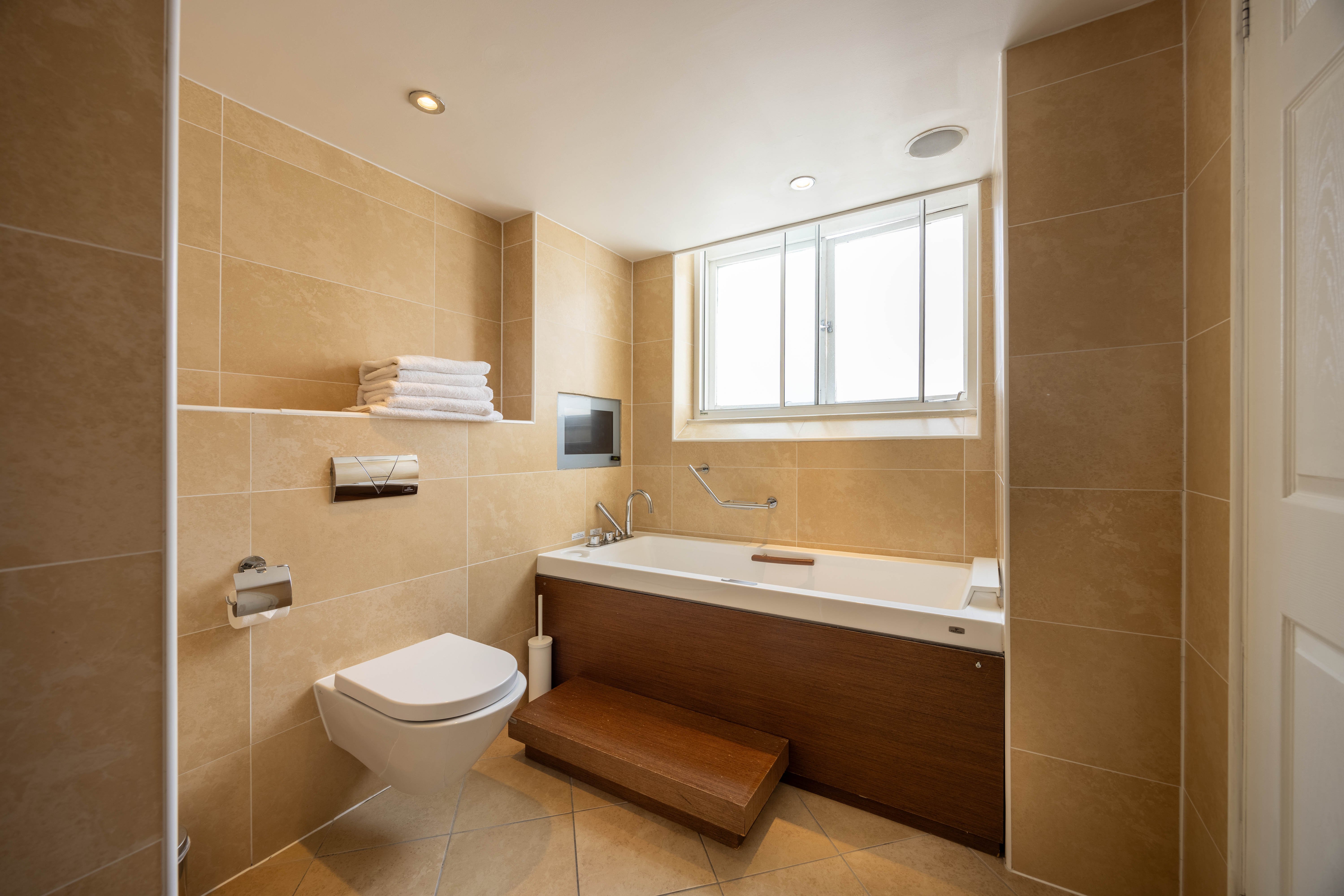 Cathedral Quarter Hotel 50/50