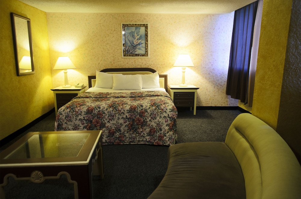 Corona Plaza Hotel 34/70