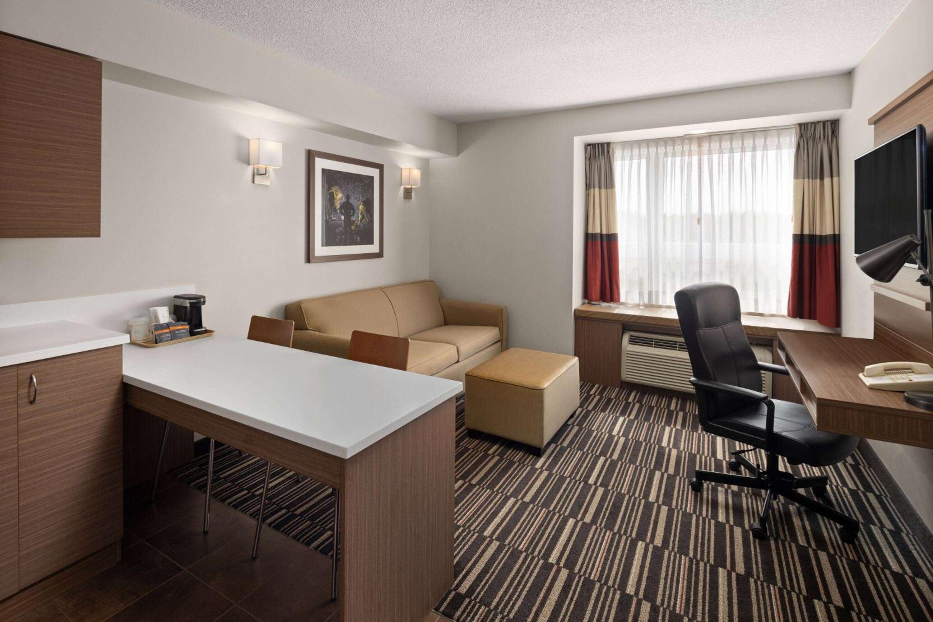 جناح ديلوكس بسرير كينج وسرير كوين، Microtel Inn And Suites By Wyndham Kirkland Lake 3/5