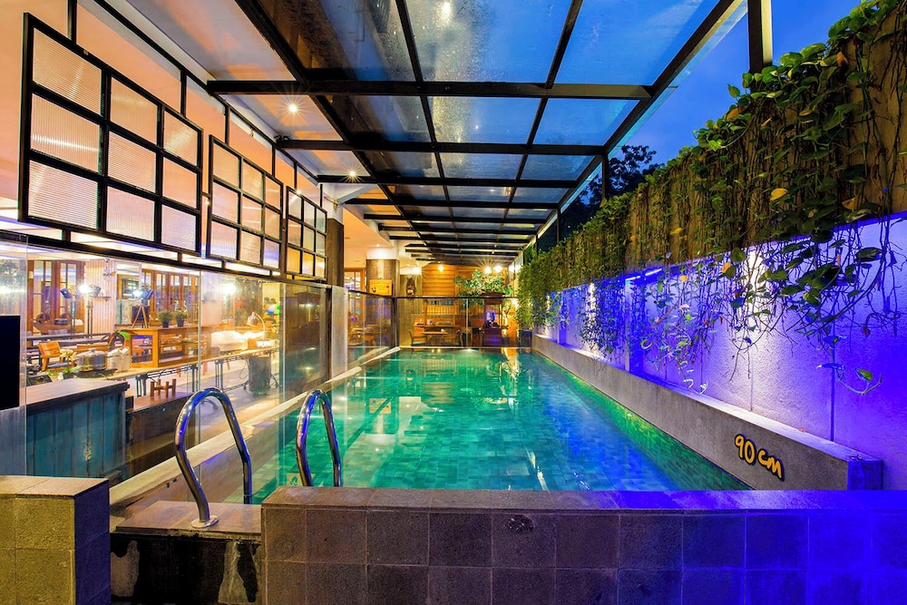 The 1O1 Bandung Dago 30/68