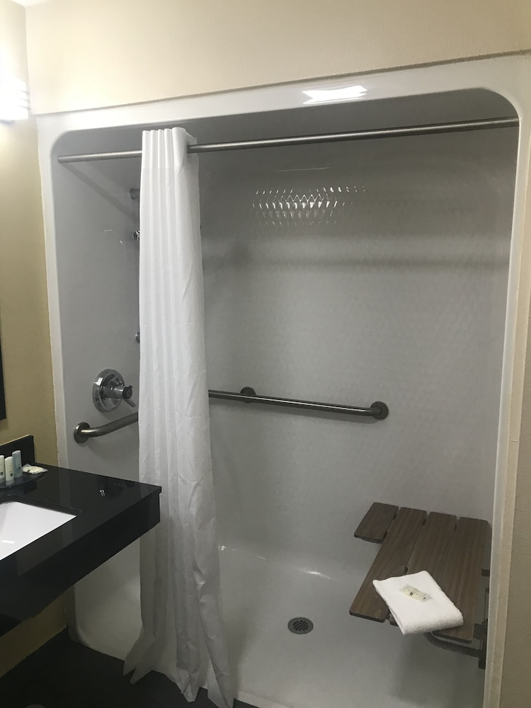 Quality Inn Cadiz, KY 14/40