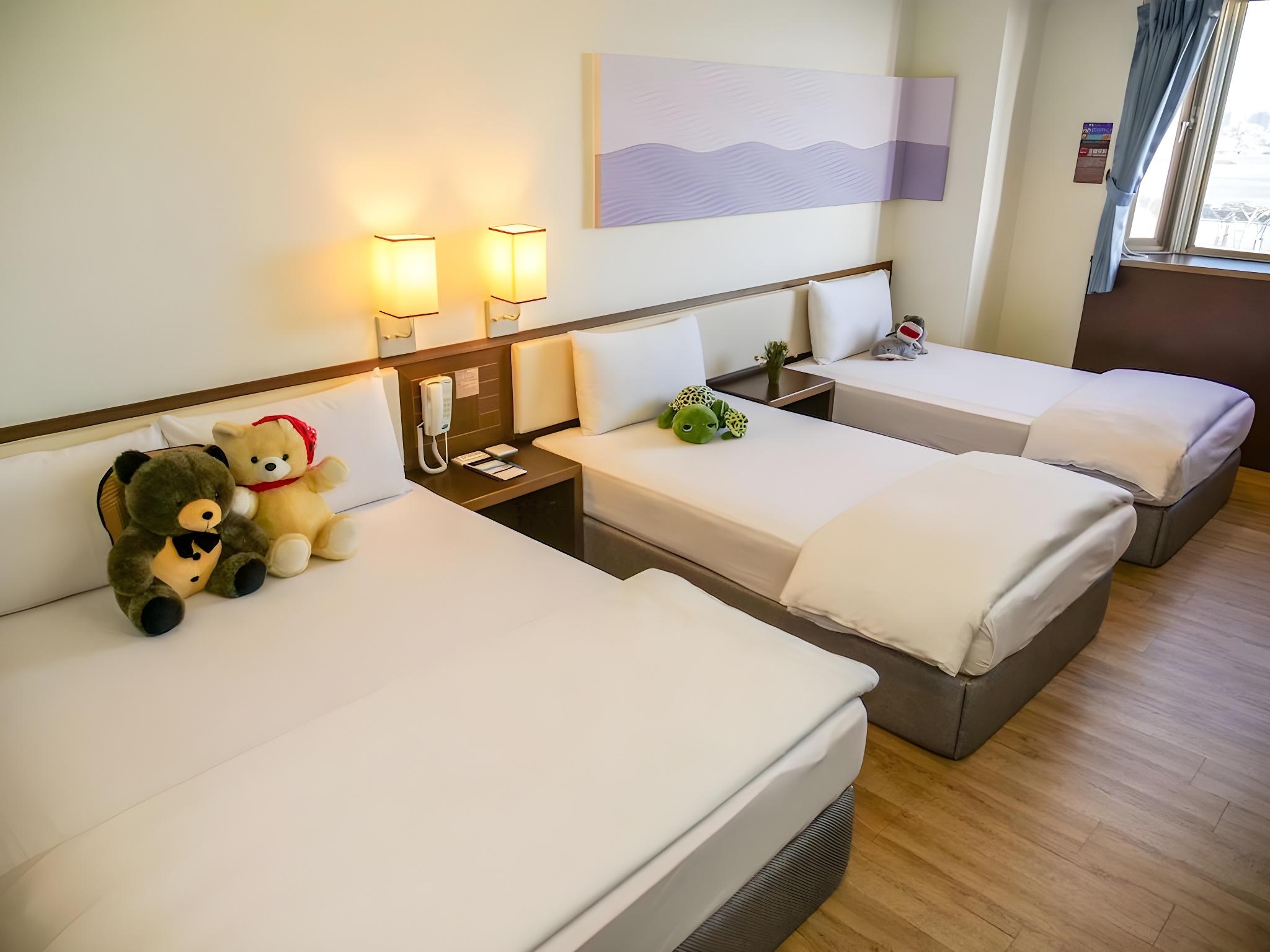 Standard, Quadruple, Single Bed, Corner