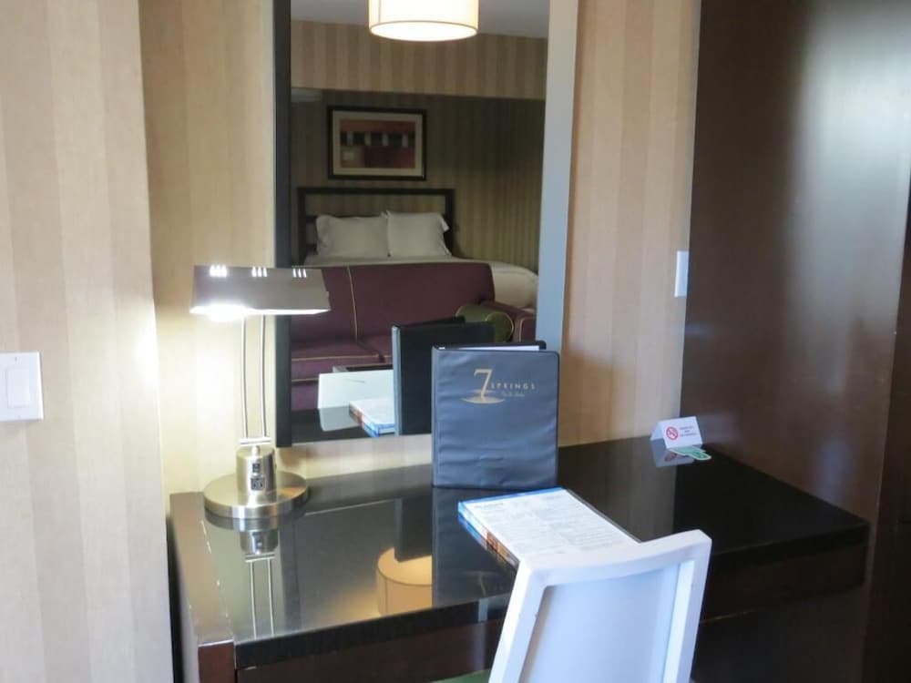 7 Springs Inn Suites 48/60