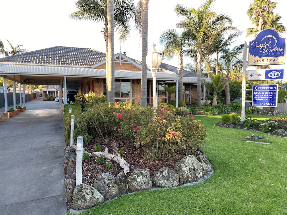 Coastal Waters Motor Inn 63/73
