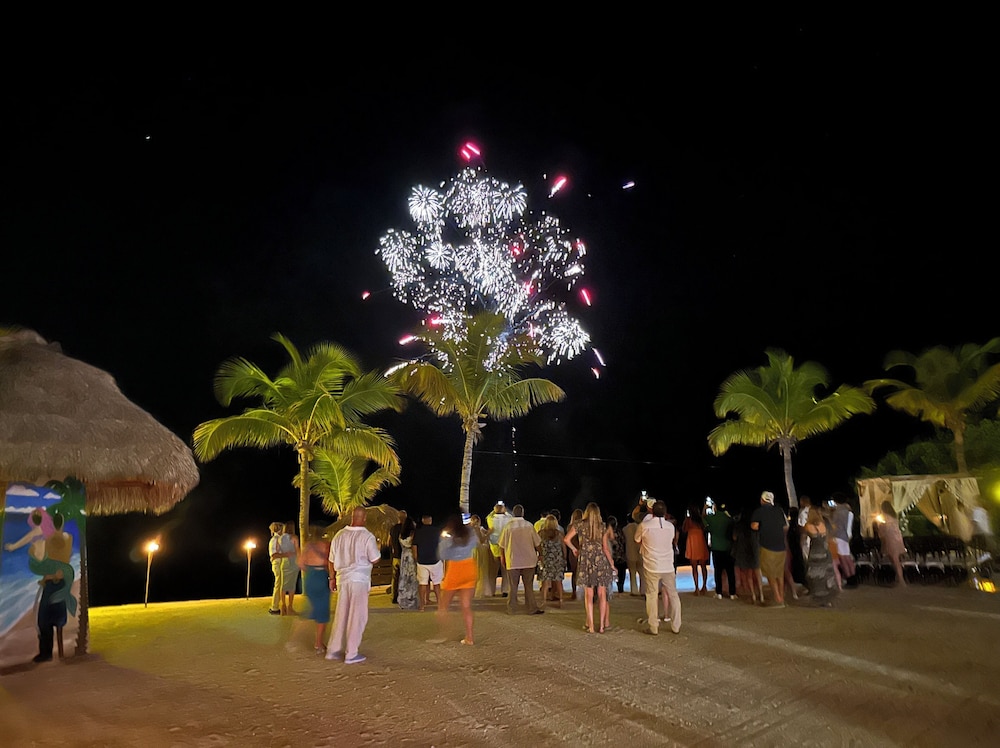 Coconut Cove Resort and Marina 40/50