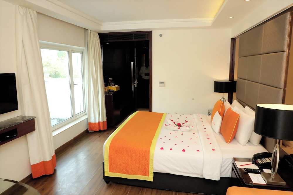 ROOM, TRIPLE, ZONE