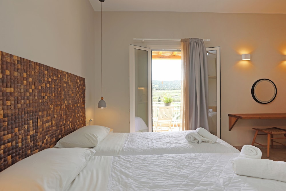 BASIC, STUDIO, TWIN BEDS, GARDEN VIEW, HOT TUB