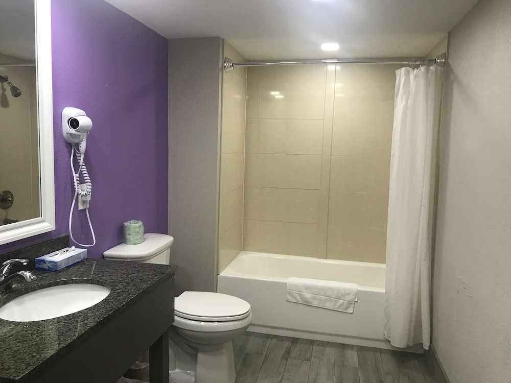 Alamar Resort Inn 36/38