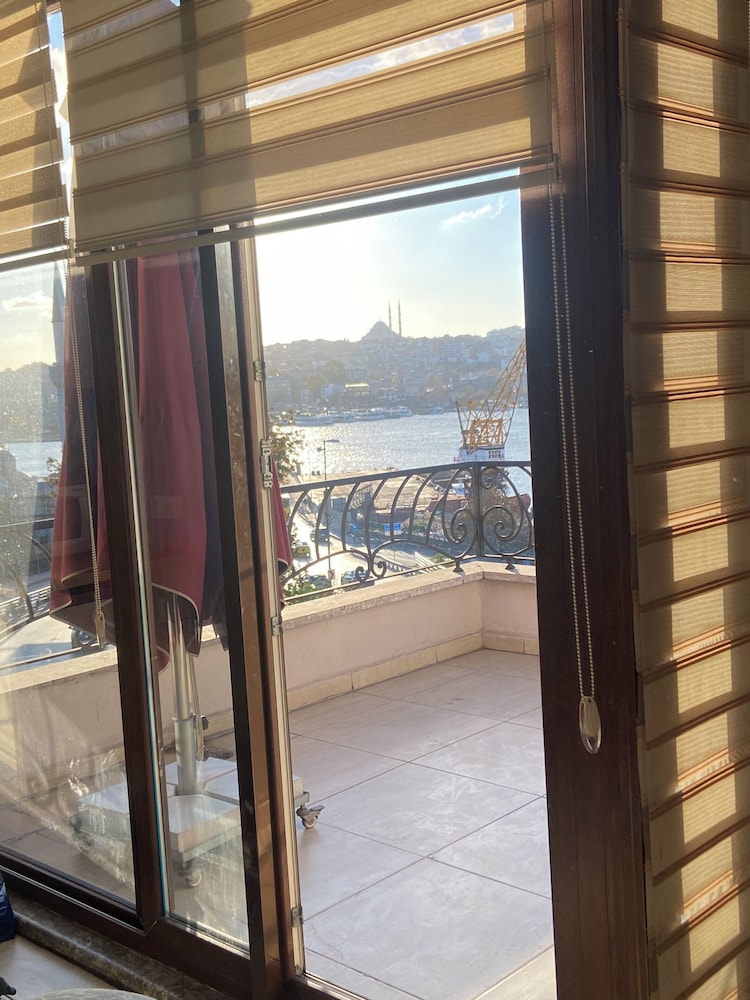 Galatolia Suites 25/50