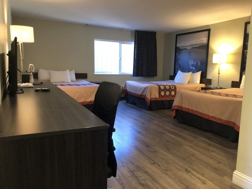 Hotel Elevation 24/45