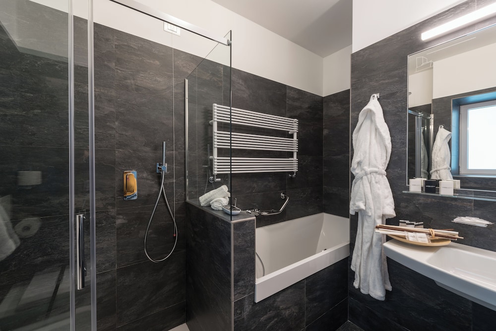 Hesperia Hotel & Residence 49/50