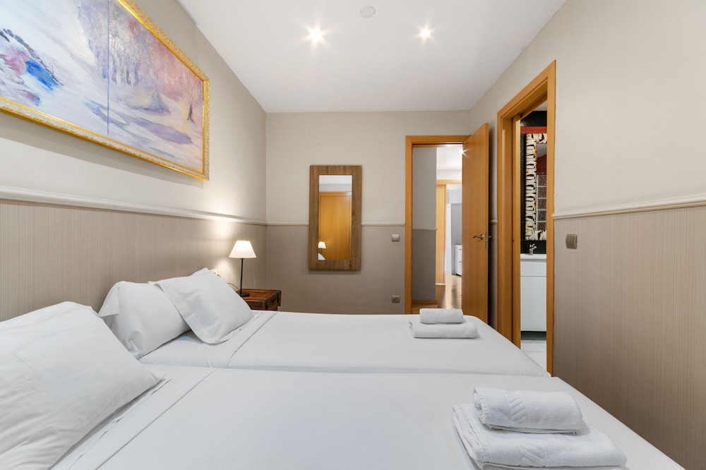 3 BEDROOMS, SAGRADA FAMILIA, EXCLUSIVE, APARTMENT, WITH VIEW, SHARED TERRACE, BALCONY