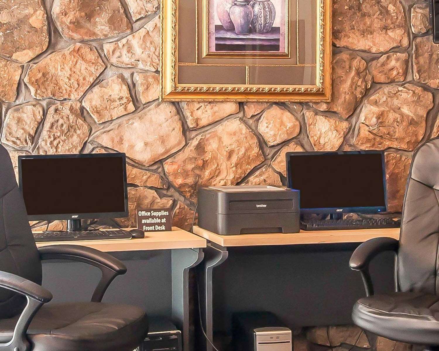 Clarion Inn & Suites University Center 24/27