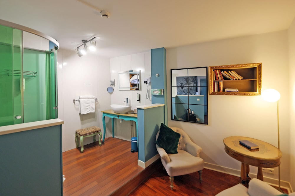 HOTEL LES PASTELIERS 52/65