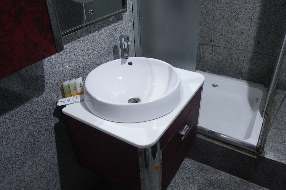 Banex Hotel And Suites 46/50