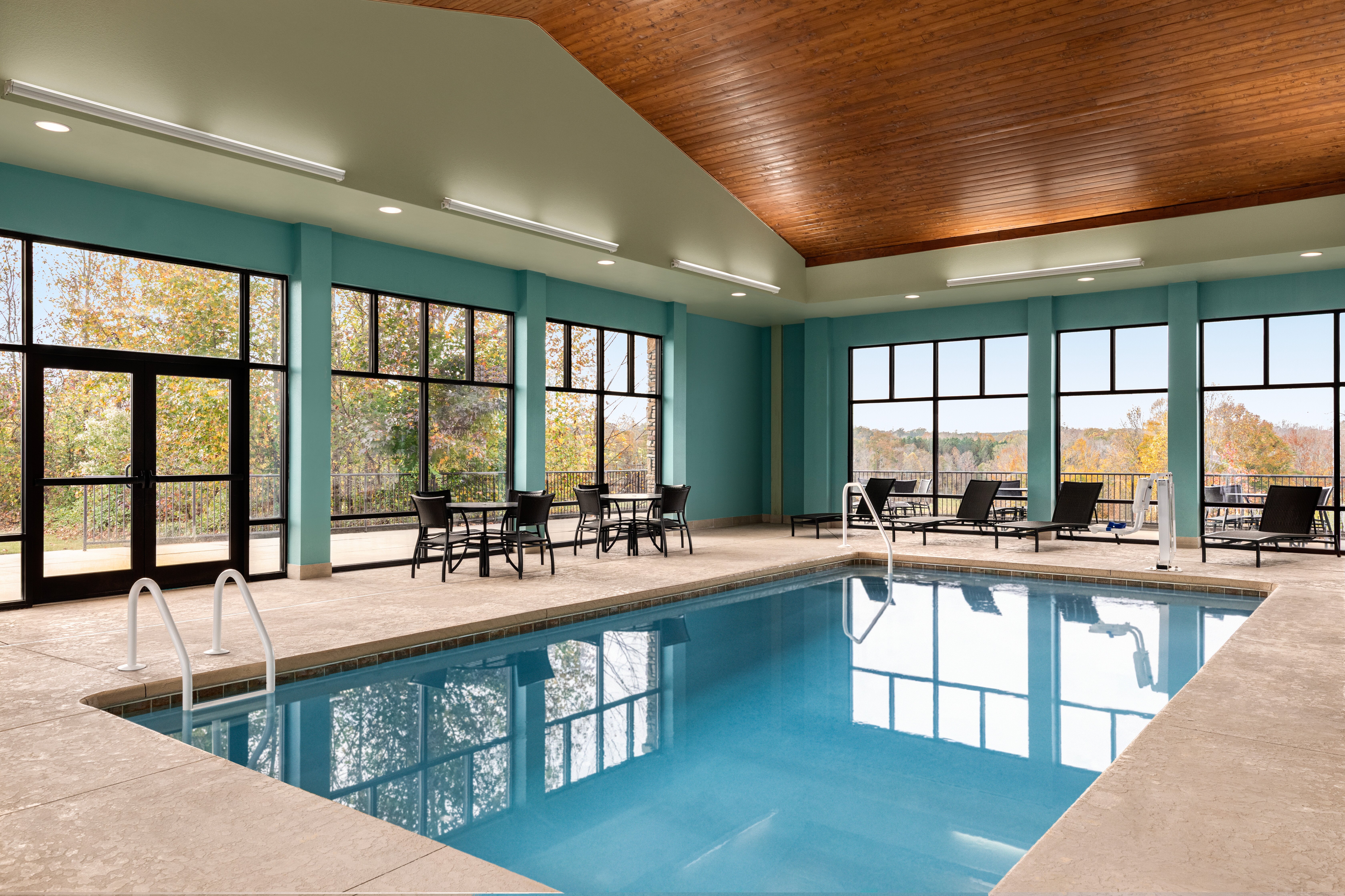 Holiday Inn Express Hotel Suites Lexington Nw the Vineyard 25/50