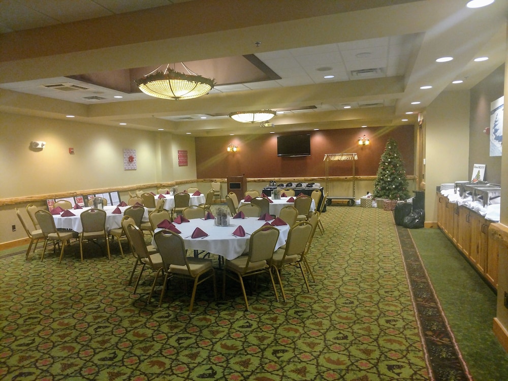 Hope Lake Lodge Indoor Waterpark 46/50