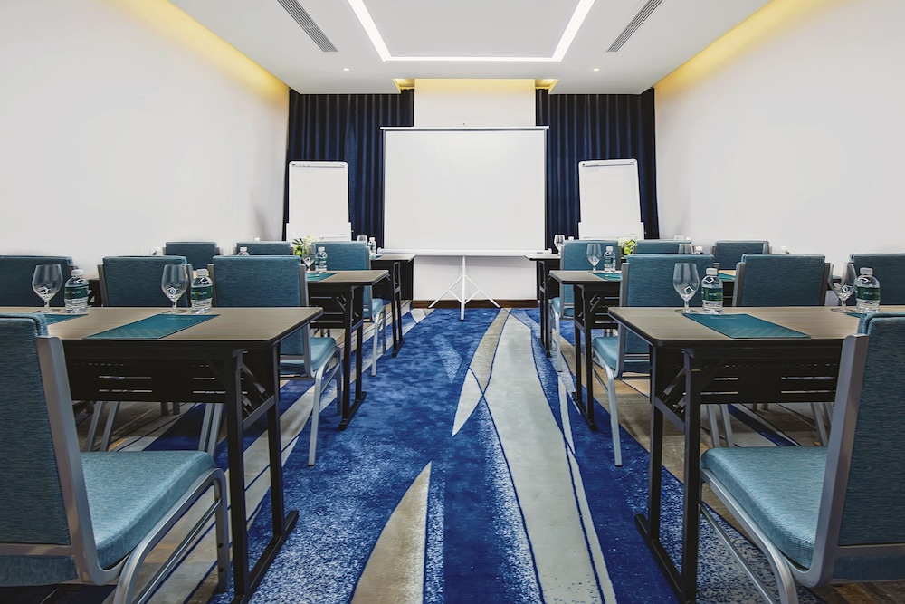Maximilan Danang Beach Hotel 35/48