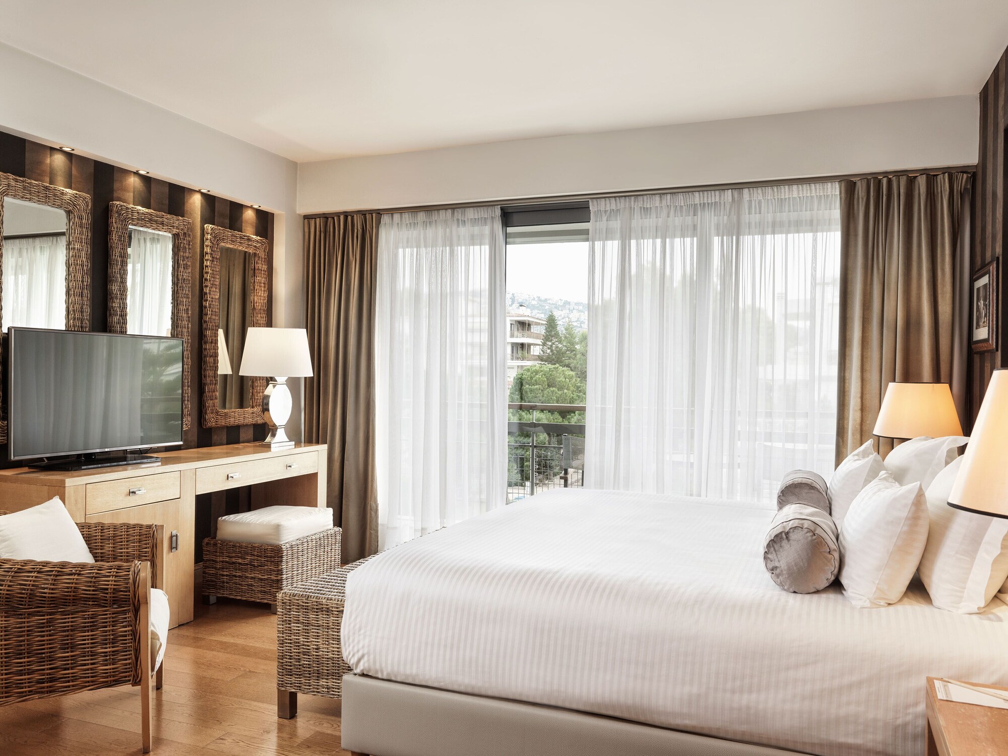 SUPERIOR, DOUBLE BED