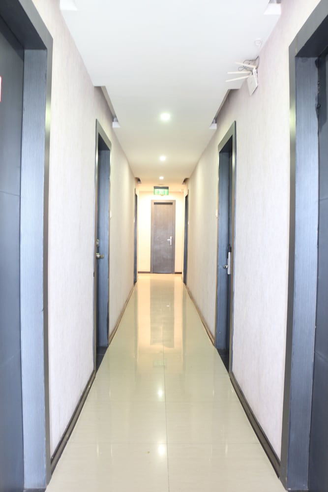Crew Express Hotel 9/54