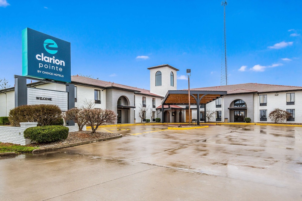 Clarion Pointe Richmond North near University 2/27