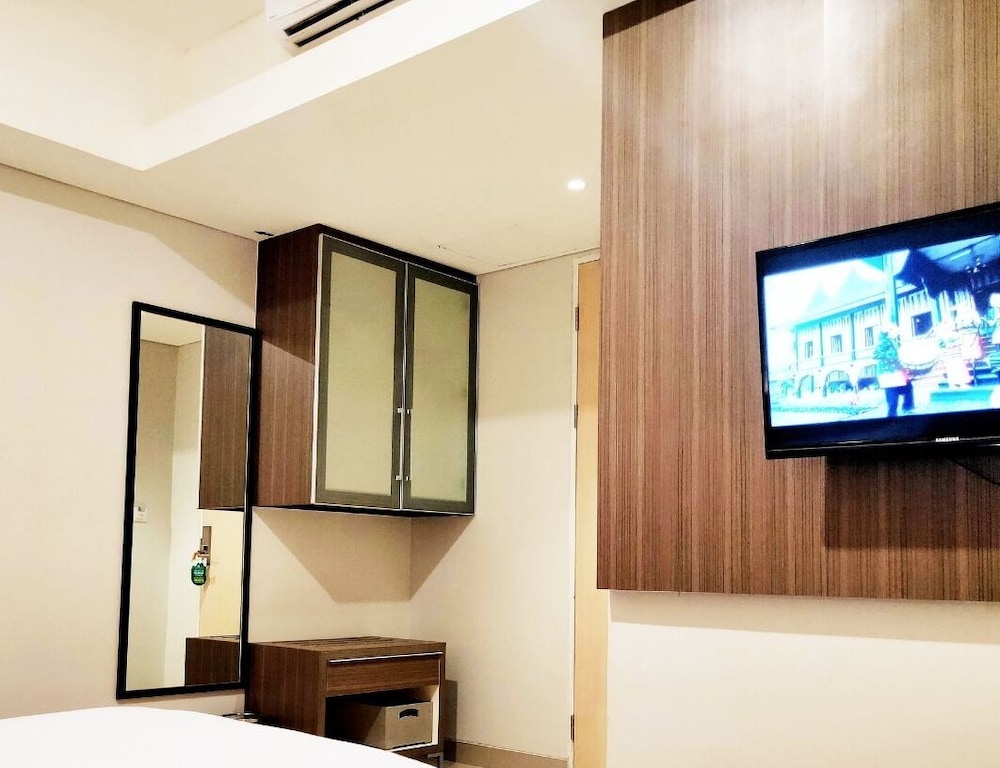 Emerald Hotel 20/59