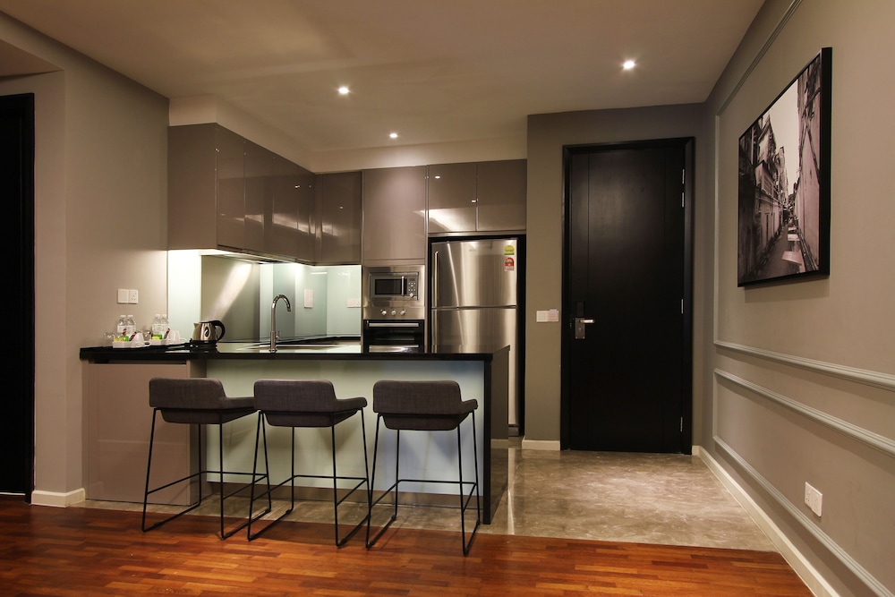 The Shore Hotel & Residences 48/65