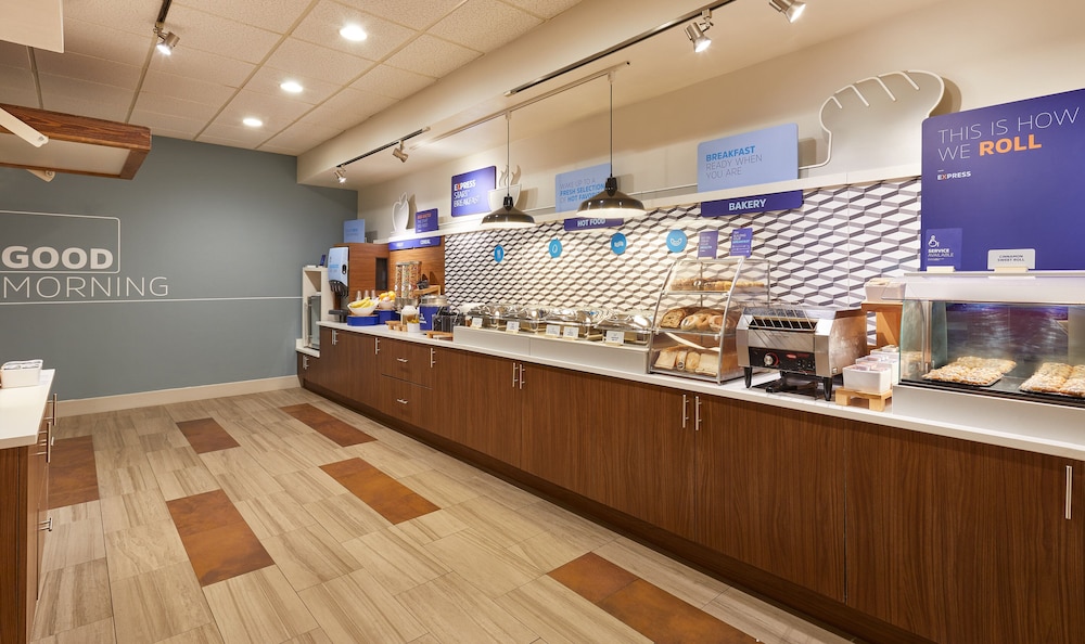 Holiday Inn Express And Suites Orlando International Airport 39/62