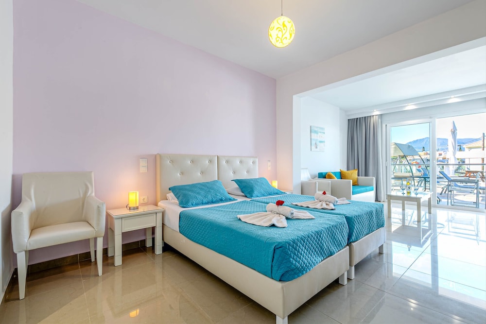 2 Bedrooms, Apartment, Double and Twin Beds, 2 Sofa, Near the Pool