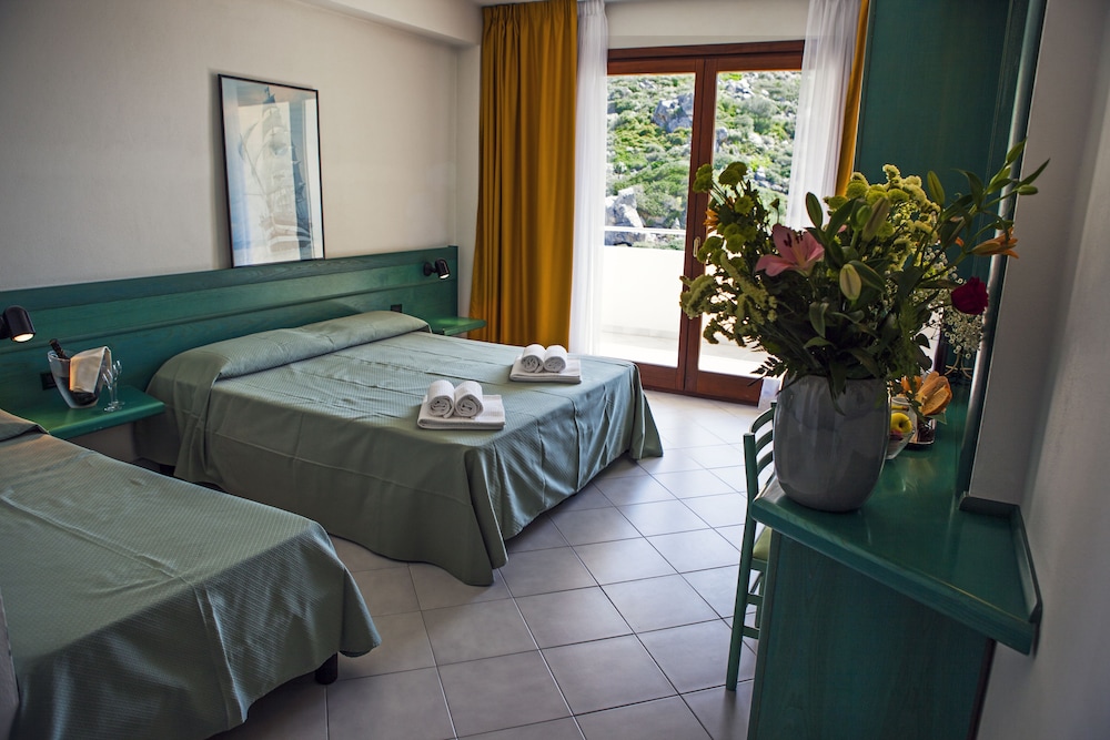 Miralonga Hotel 11/50