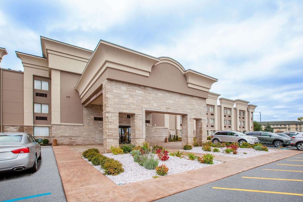 Wingate by Wyndham Detroit Metro Airport 3/44