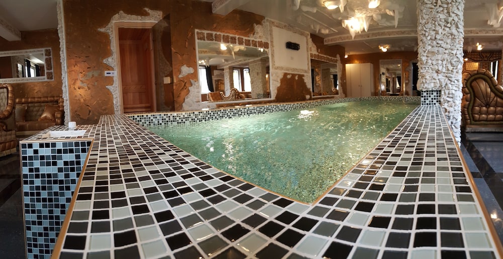 Bali Colosseum Hotel 30/50