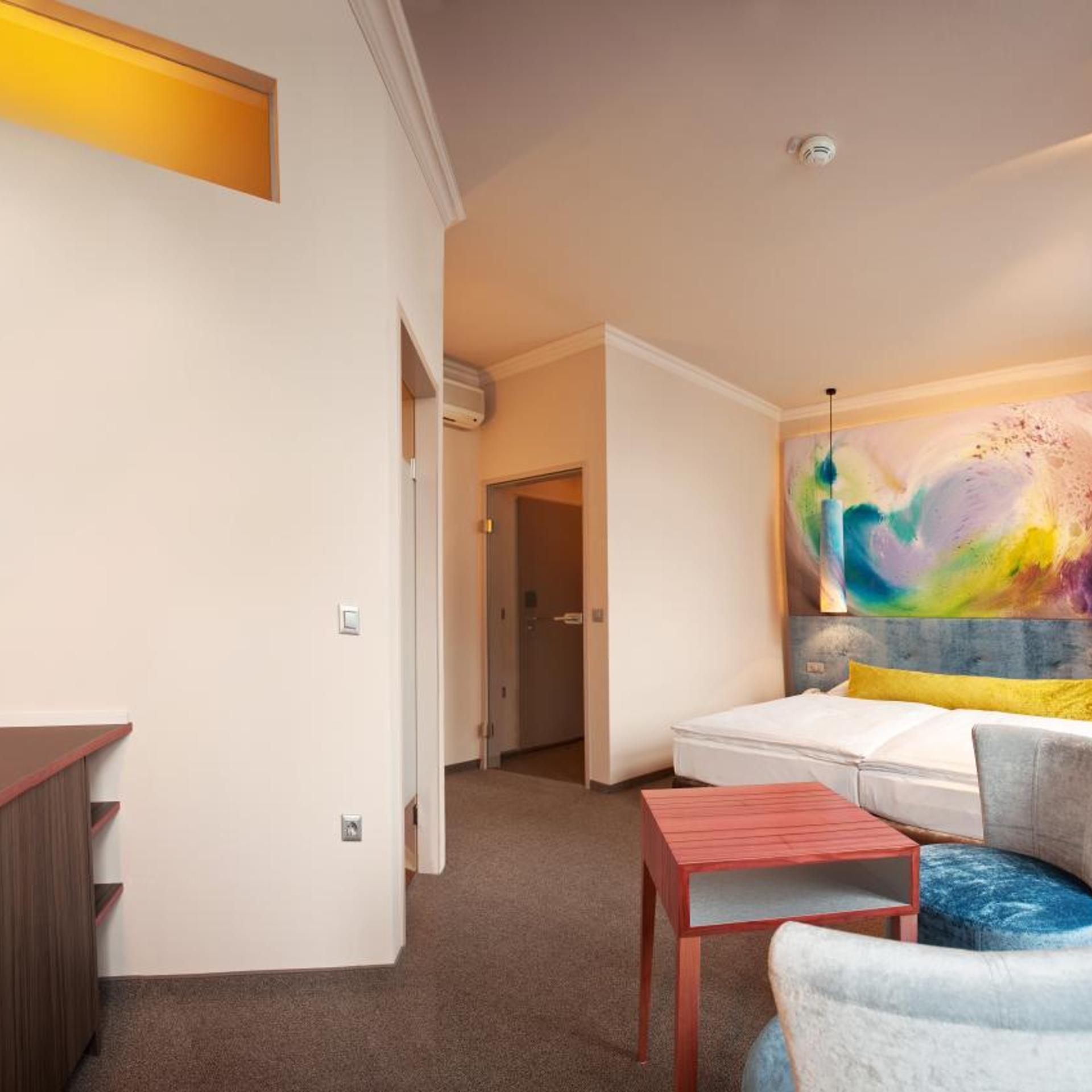 Deluxe, Double or Twin Bed, Street View