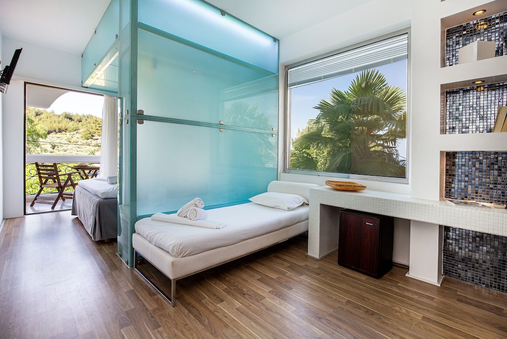 Kamari Beach Hotel 28/65