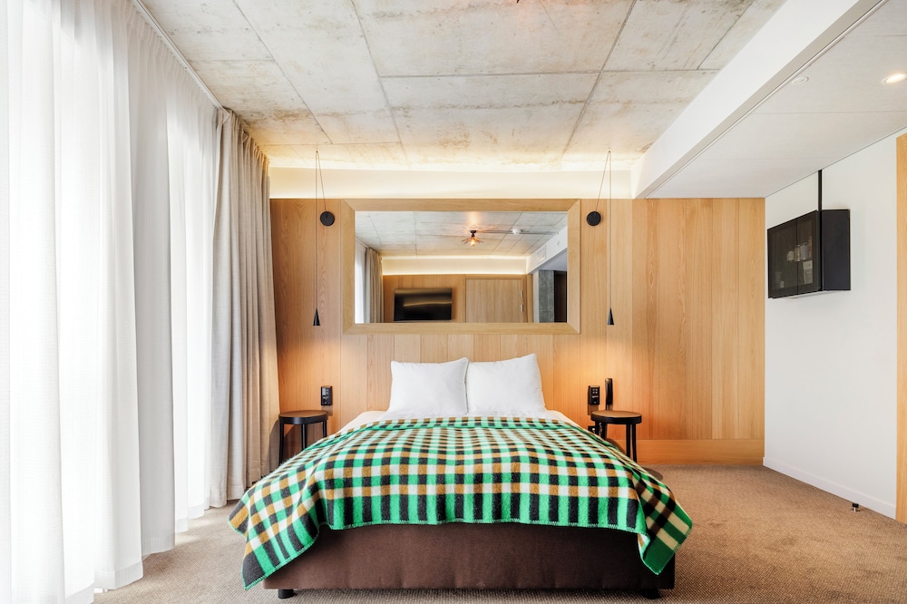 SUPERIOR, DOUBLE BED