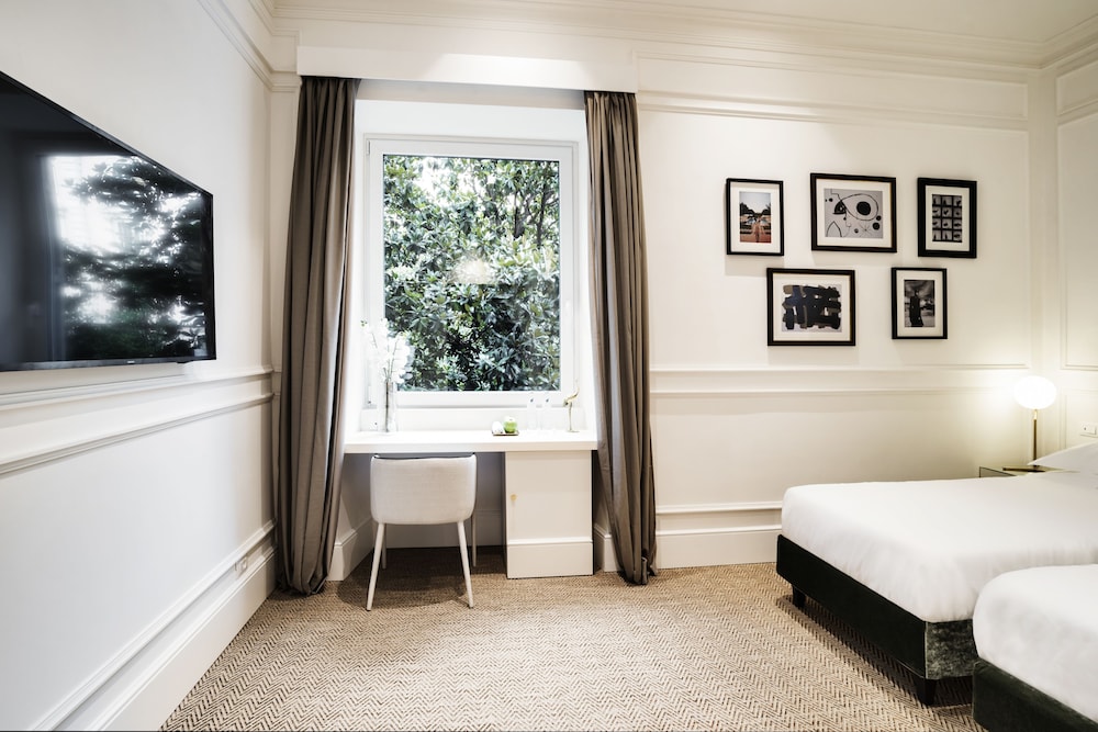 The Shire Hotel 37/46
