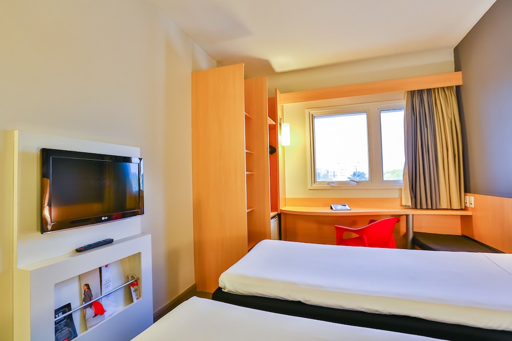 Ibis Goiania 27/64