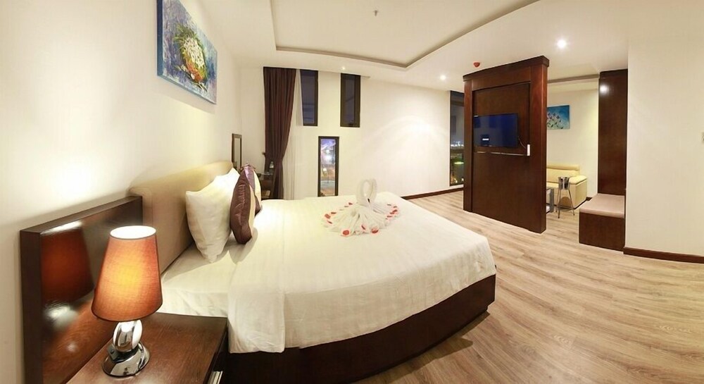 Golden Sun Hotel 24/60