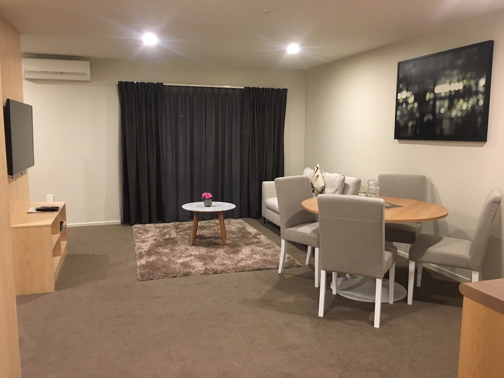 Edit Auckland Greenlane 49/62