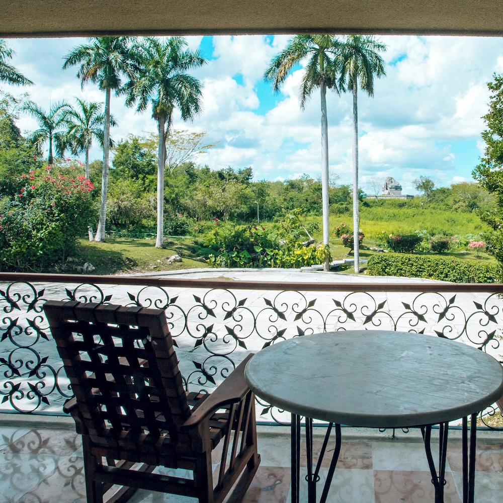 The lodge At Chichen Itza 35/50