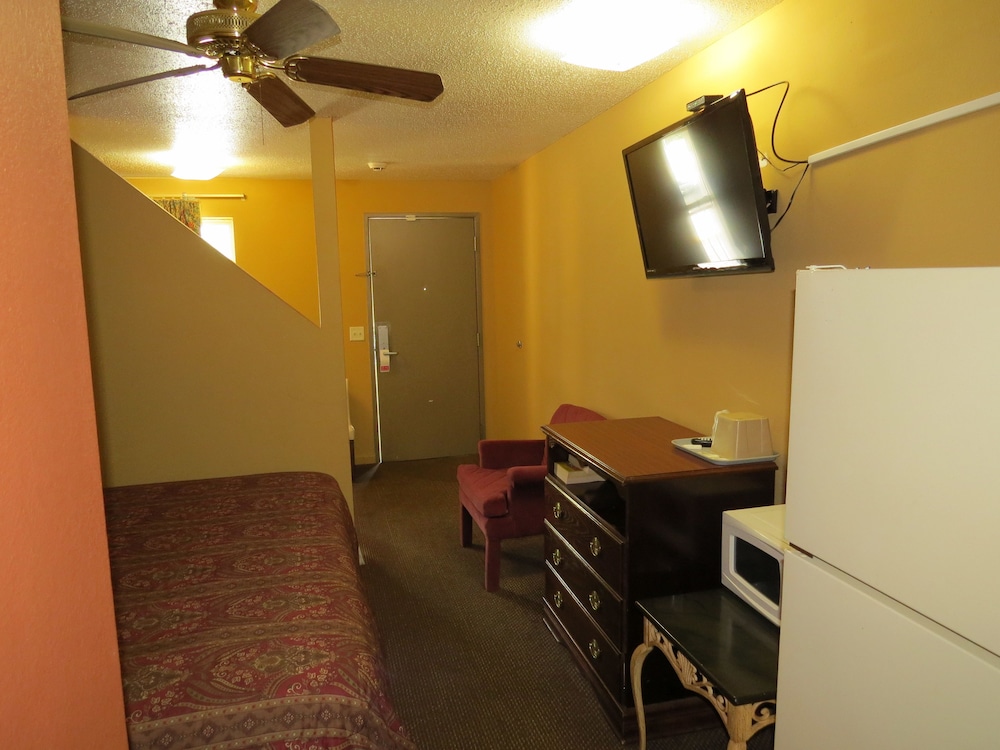 First Western Inn Caseyville 38/48