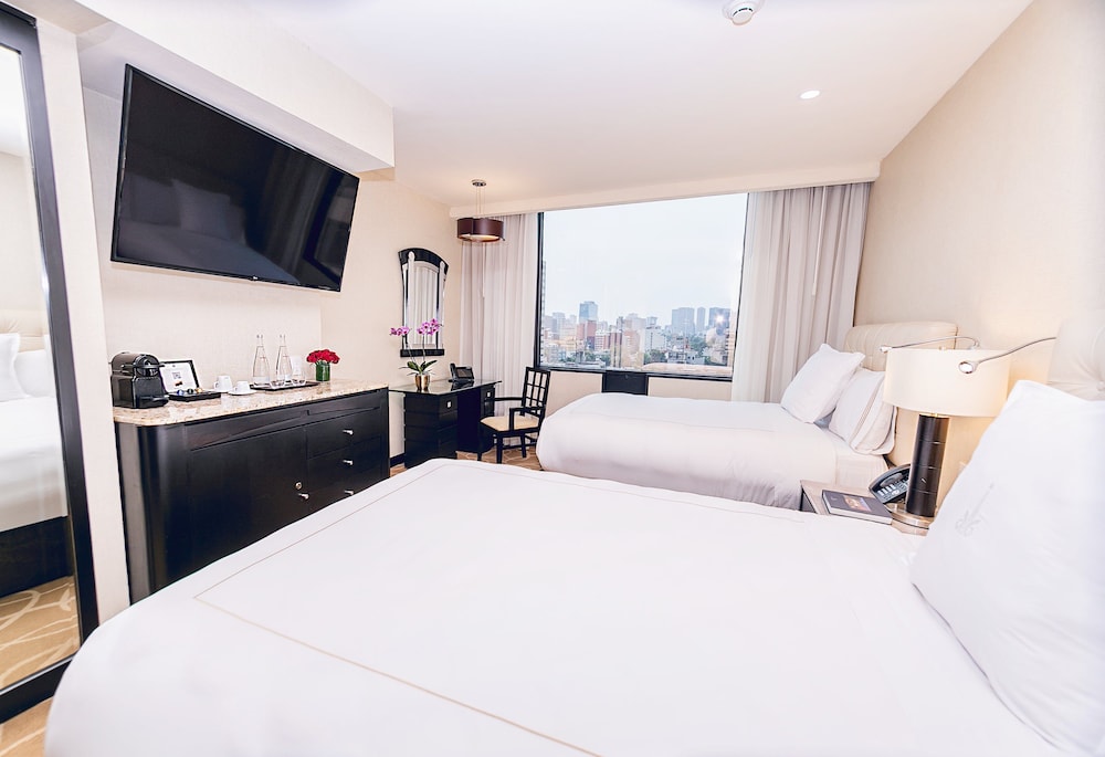 DELUXE, 2 DOUBLE BEDS