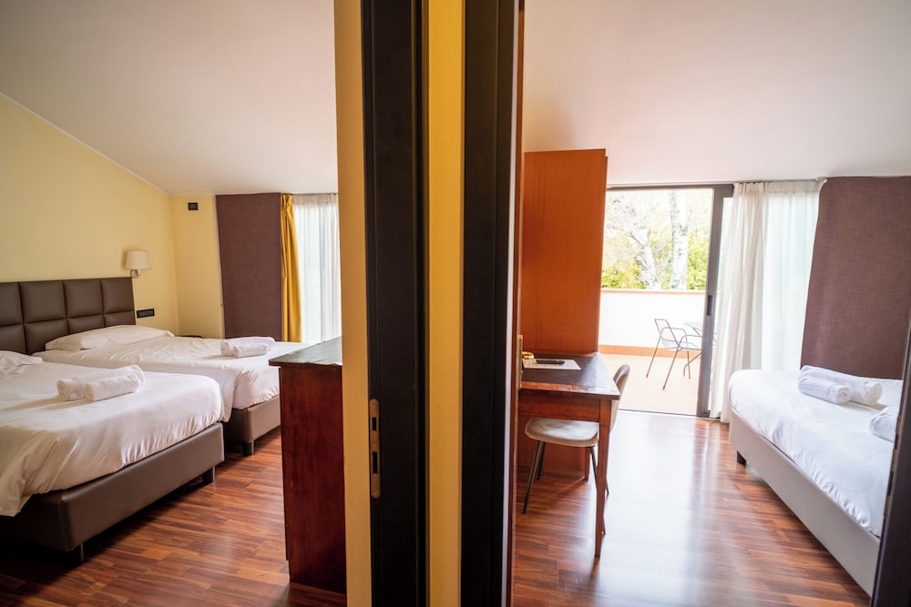 2 BEDROOMS, FAMILY SUITE
