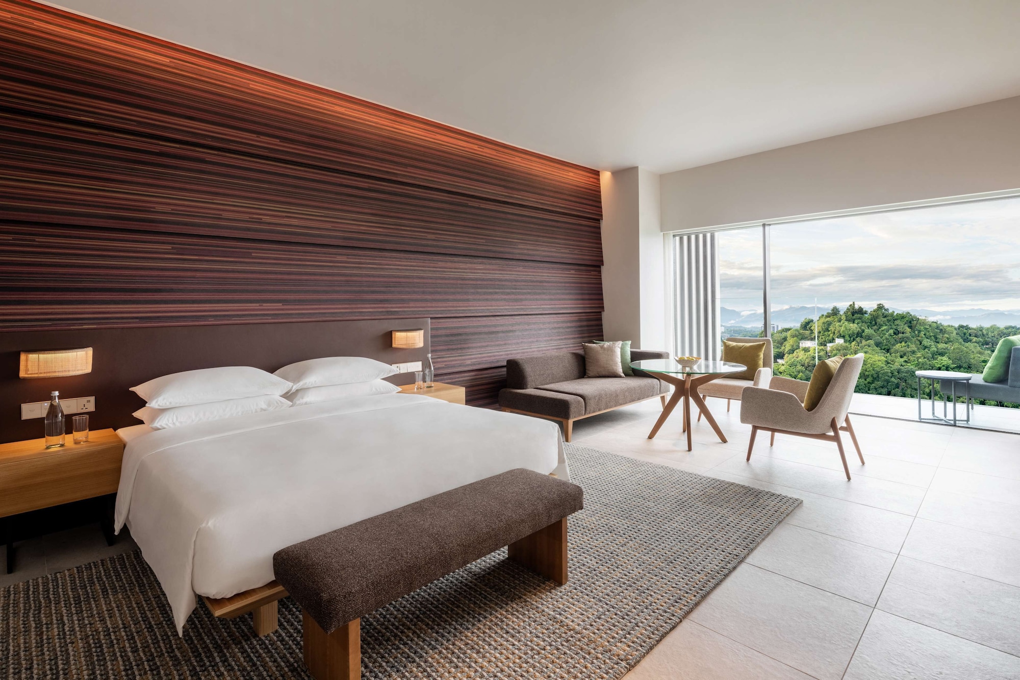 DELUXE, KING BED, HILL VIEW, HIGH FLOOR