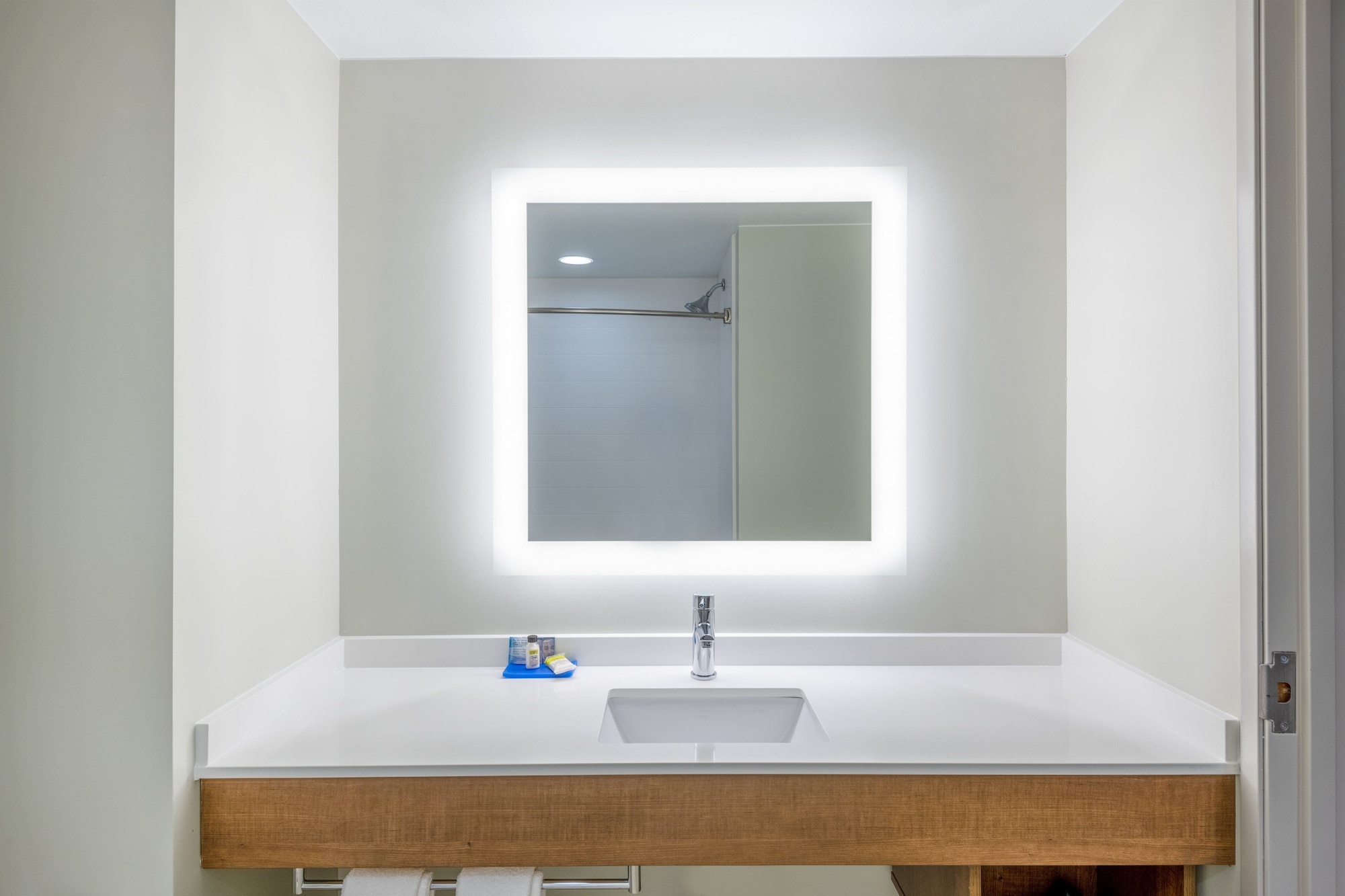غرفة قياسية بسريرين كوين بإطلالة على الجبل، Holiday Inn Express Hotel Suites St George North 2/4