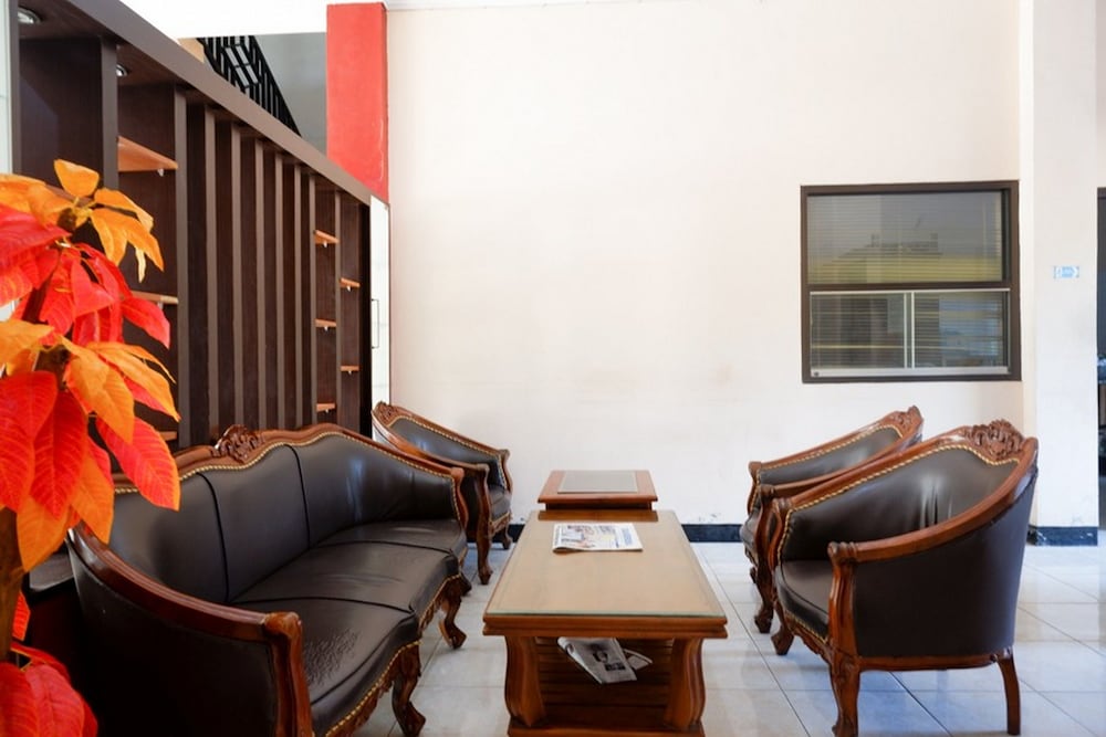 RedDoorz Plus near Stadion Wijaya Kusuma 12/22