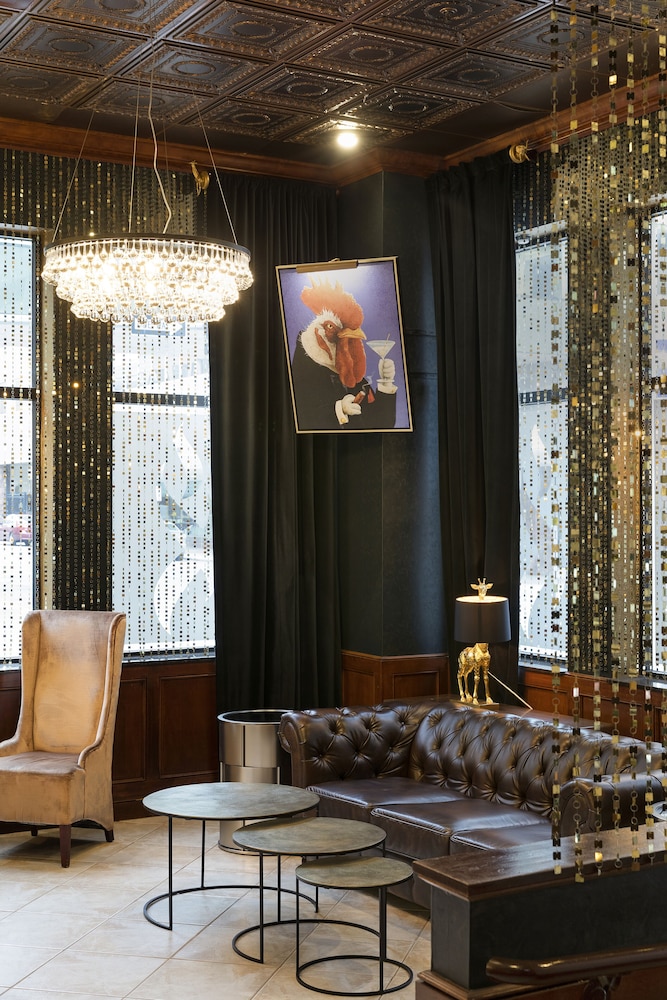 Des Lux Hotel 55/62