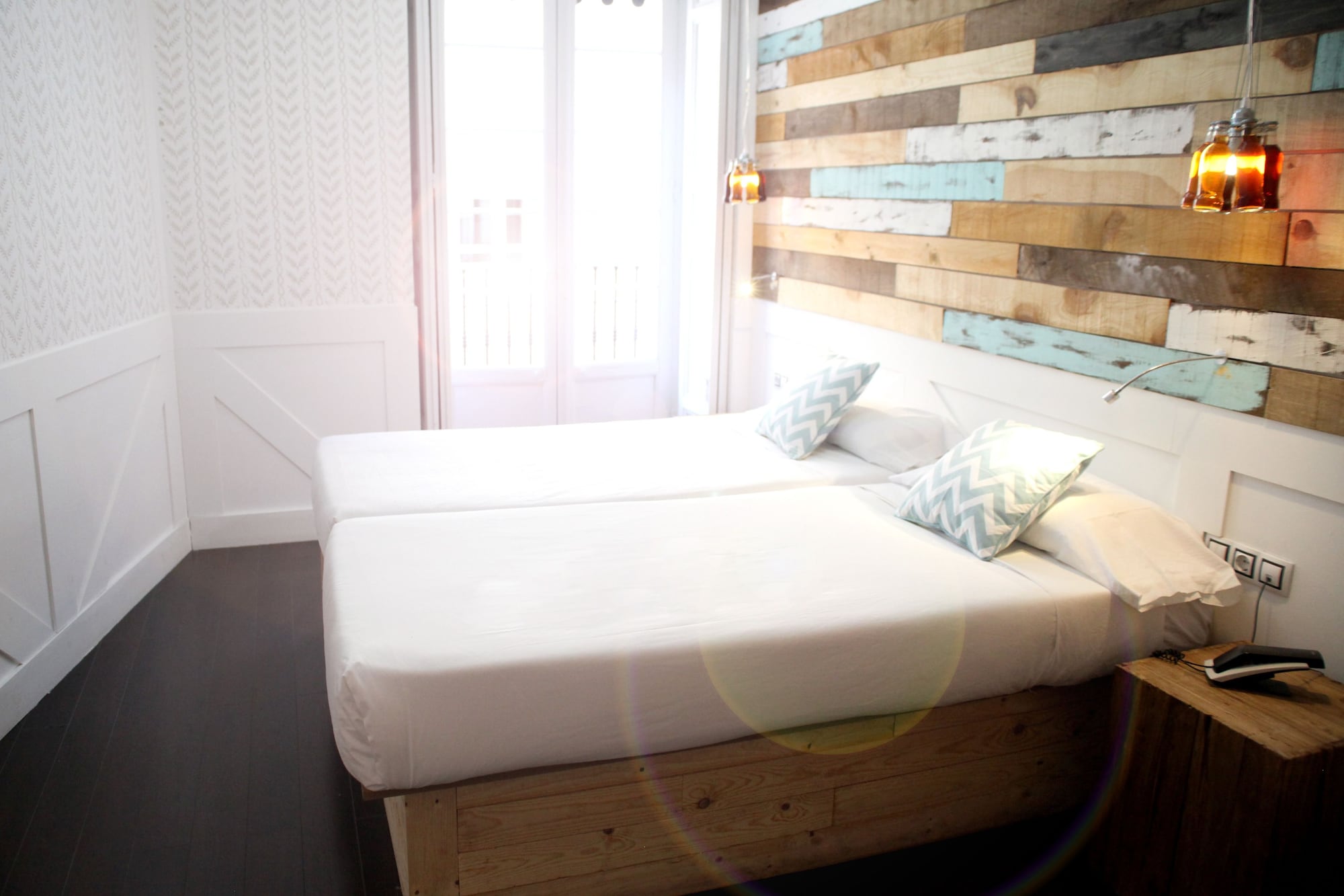 ROOM, DOUBLE OR TWIN BED, CITY VIEW
